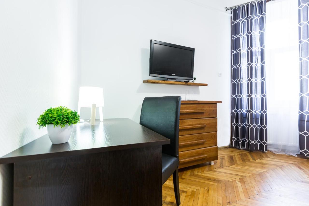 Апартаменти На Романчука В Центрі Lviv Exterior photo